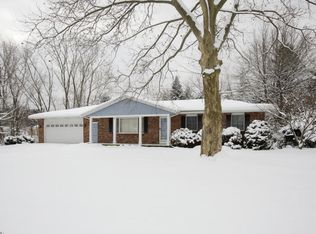 5977 Shadywood Dr, Kalamazoo, MI 49009