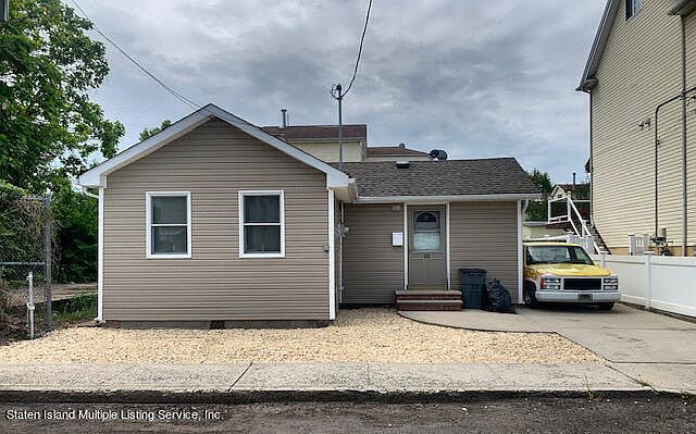 1st image of 588 Hunter Ave