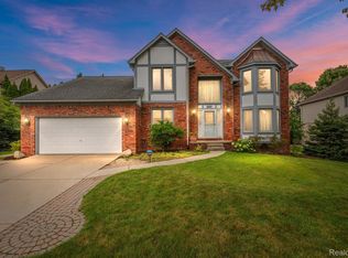 2064 Reagan Dr, Rochester Hills, MI 48309