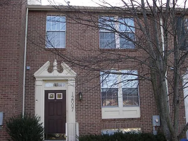 3 bed, 3.5 bath, 1500 sqft, $2,700 — Photo 1