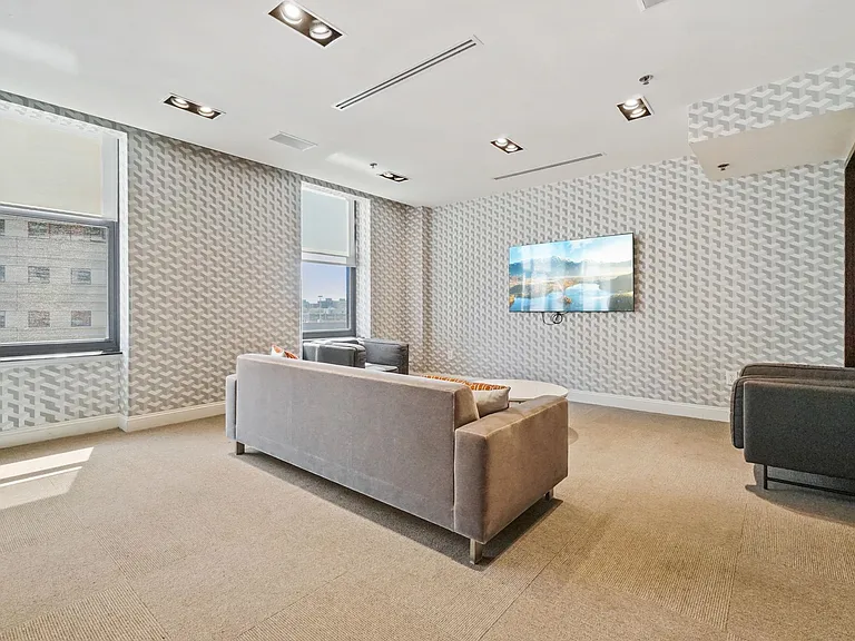 102 Christopher Columbus Dr #402 — Photo 18