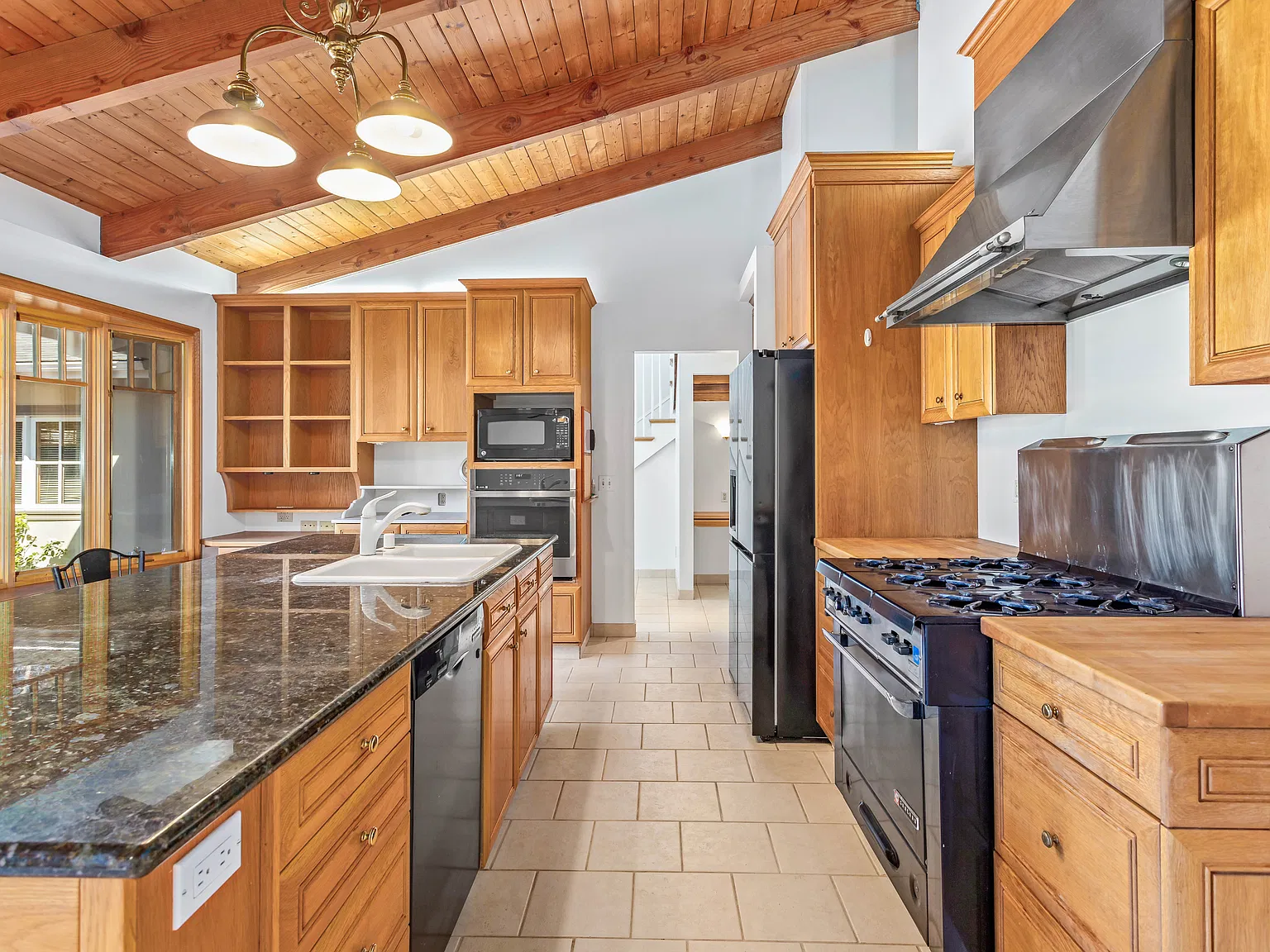 4 bed, 2729 sqft, $6,250 — Photo 2