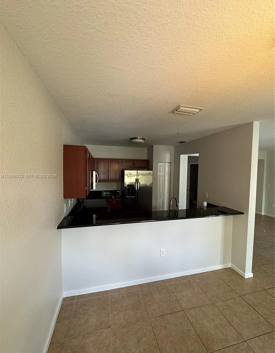 3 bed, 1256 sqft, $2,850 — Photo 4