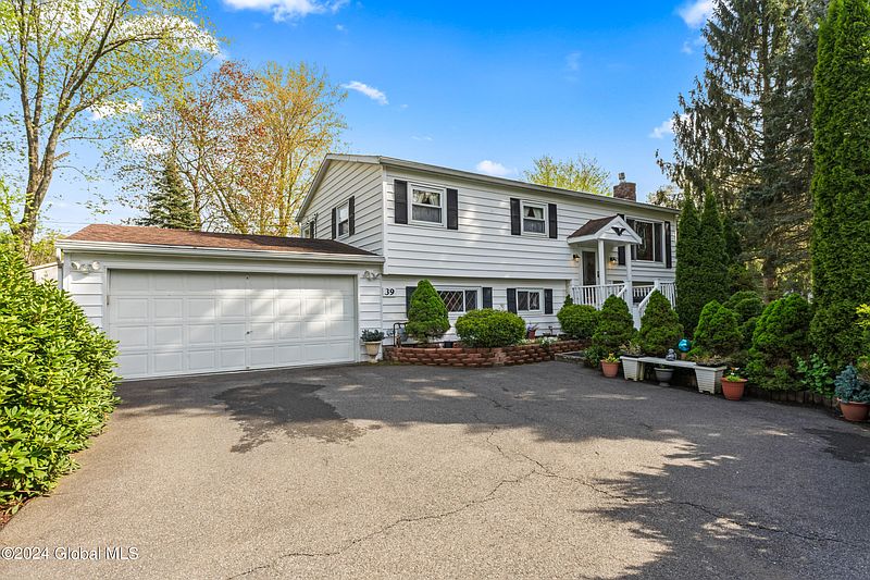 3rd image of 39 Oakwood Boulevard