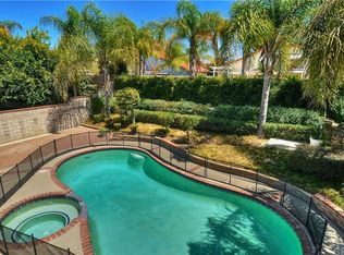908 Knights Bridge Ln, Redlands, CA 92374