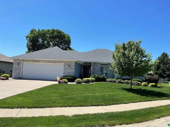 508 Red Bird Ln, South Sioux City, NE 68776