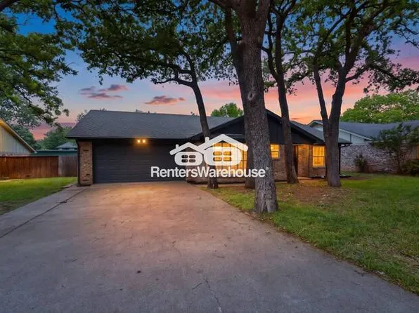 733 Ridgewood Cir, Hurst, TX 76054