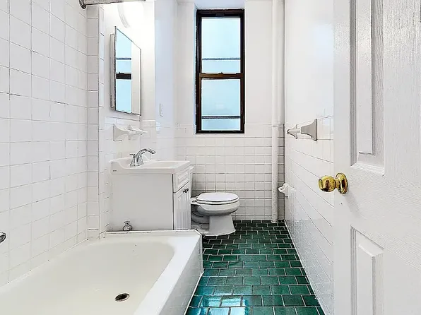 471 Central Park West image 13 of 13