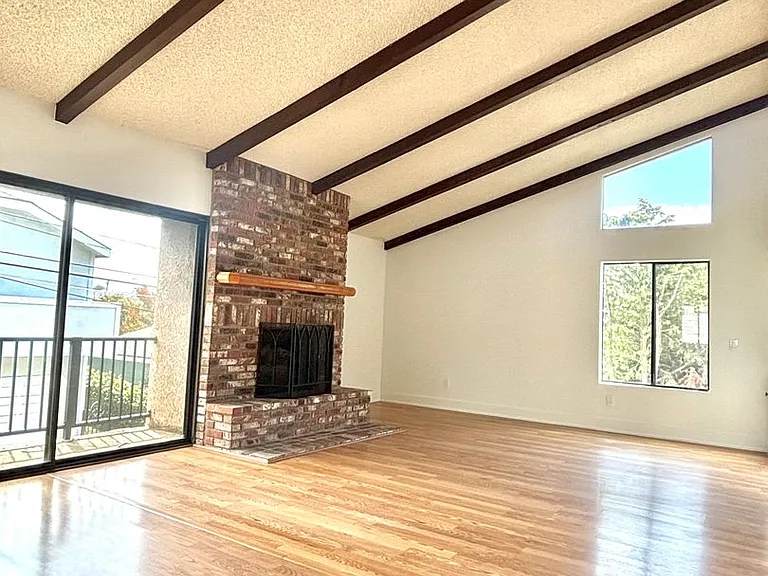 206 E Pine Ave — Photo 1
