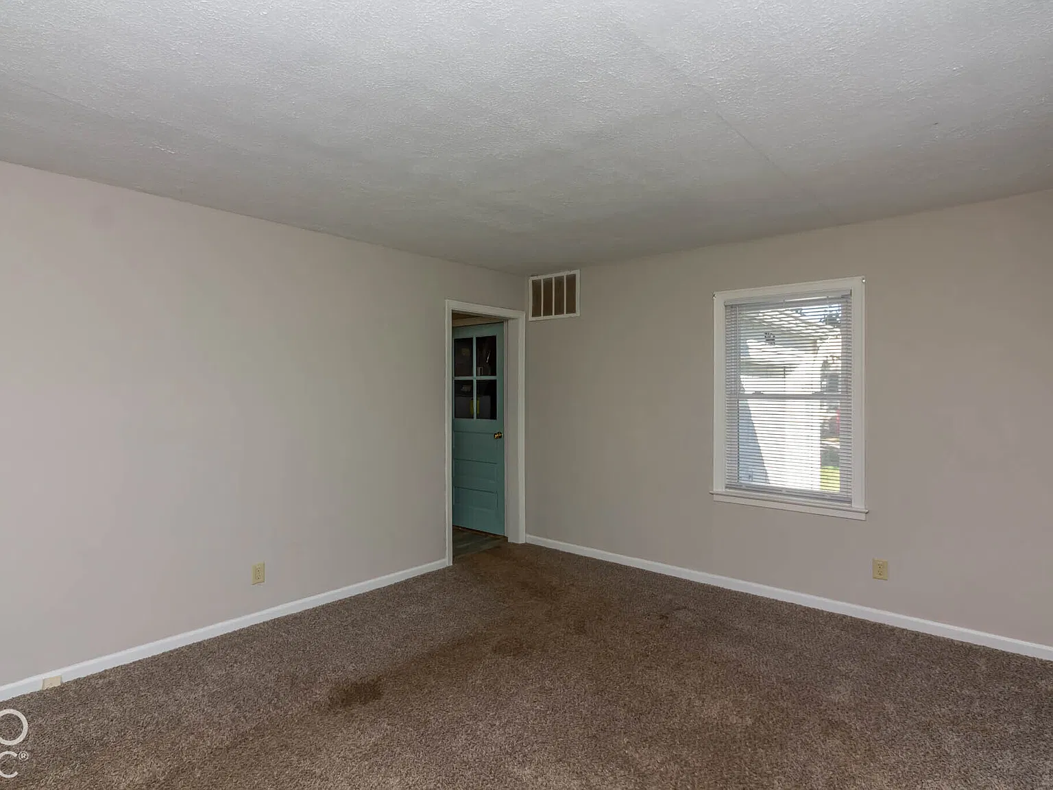 2 bed, 1.0 bath, 696 sqft, $1,400 — Photo 3