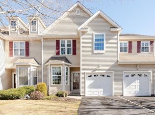 29 Snowdance Ln, Nesconset, NY