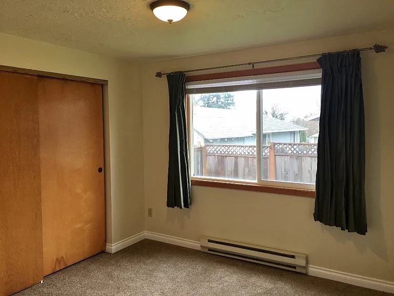 2780 Oxford St — Photo 11