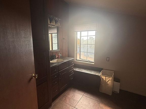 5th image of 721 Cave Rd
