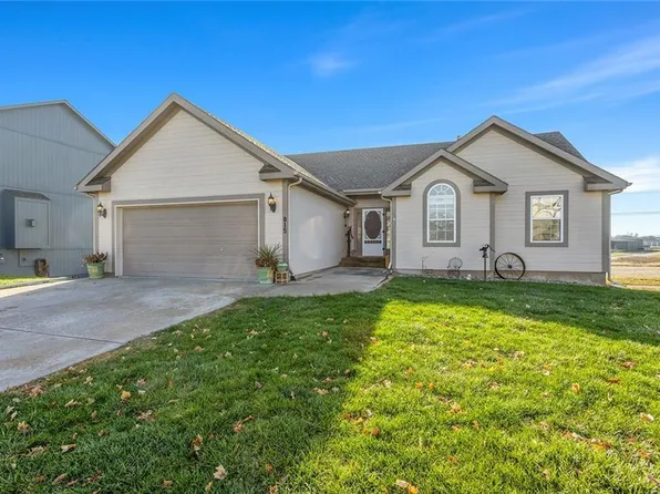 815 W 7th Ave, Kearney, MO 64060