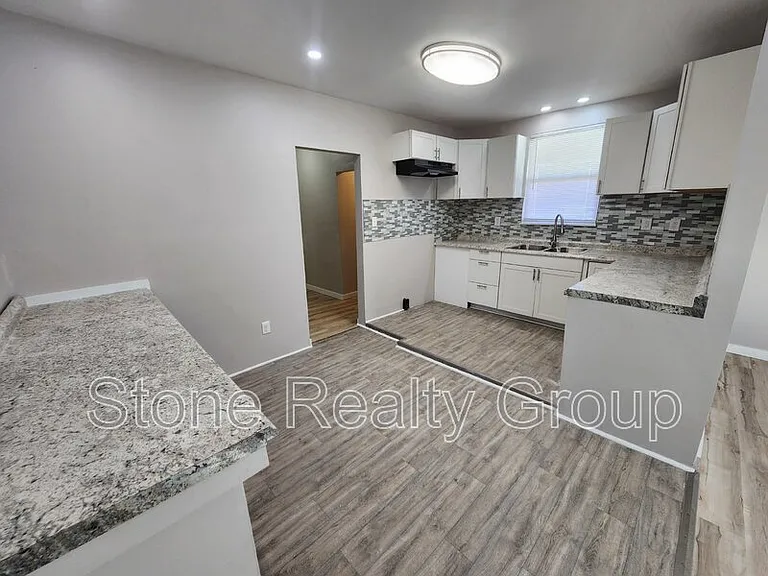 2445 Liberty Ave — Photo 5