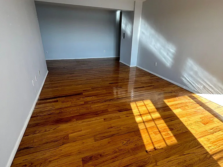 3030 Emmons Ave #5 — Photo 3