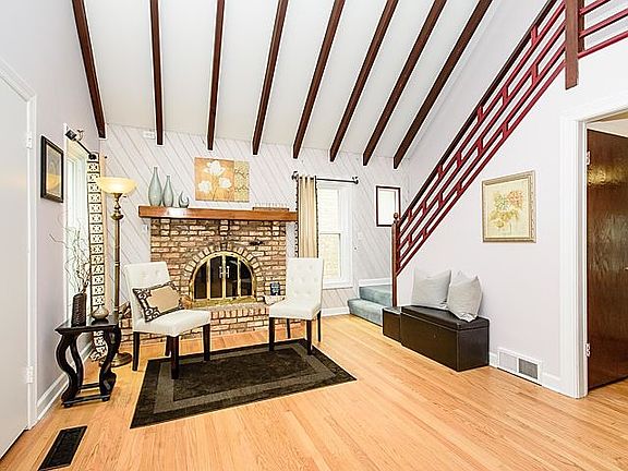 3rd image of 7638 W Palatine Ave