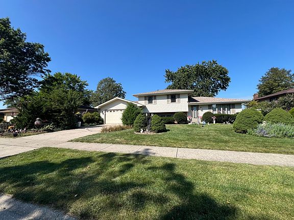 2nd image of 215 Shabbona Dr