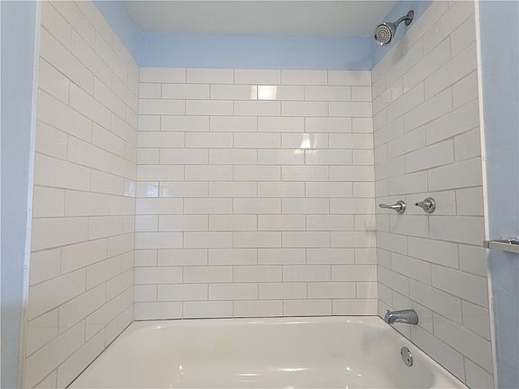 4th image of 1621-1623 Broad St