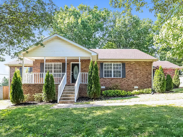 101 Cedar Bend Ct — Photo 1