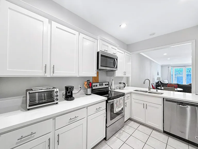 7707 Broadway St #6A — Photo 6