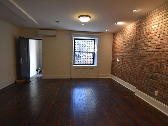 4th image of 263 W 131st St #1A