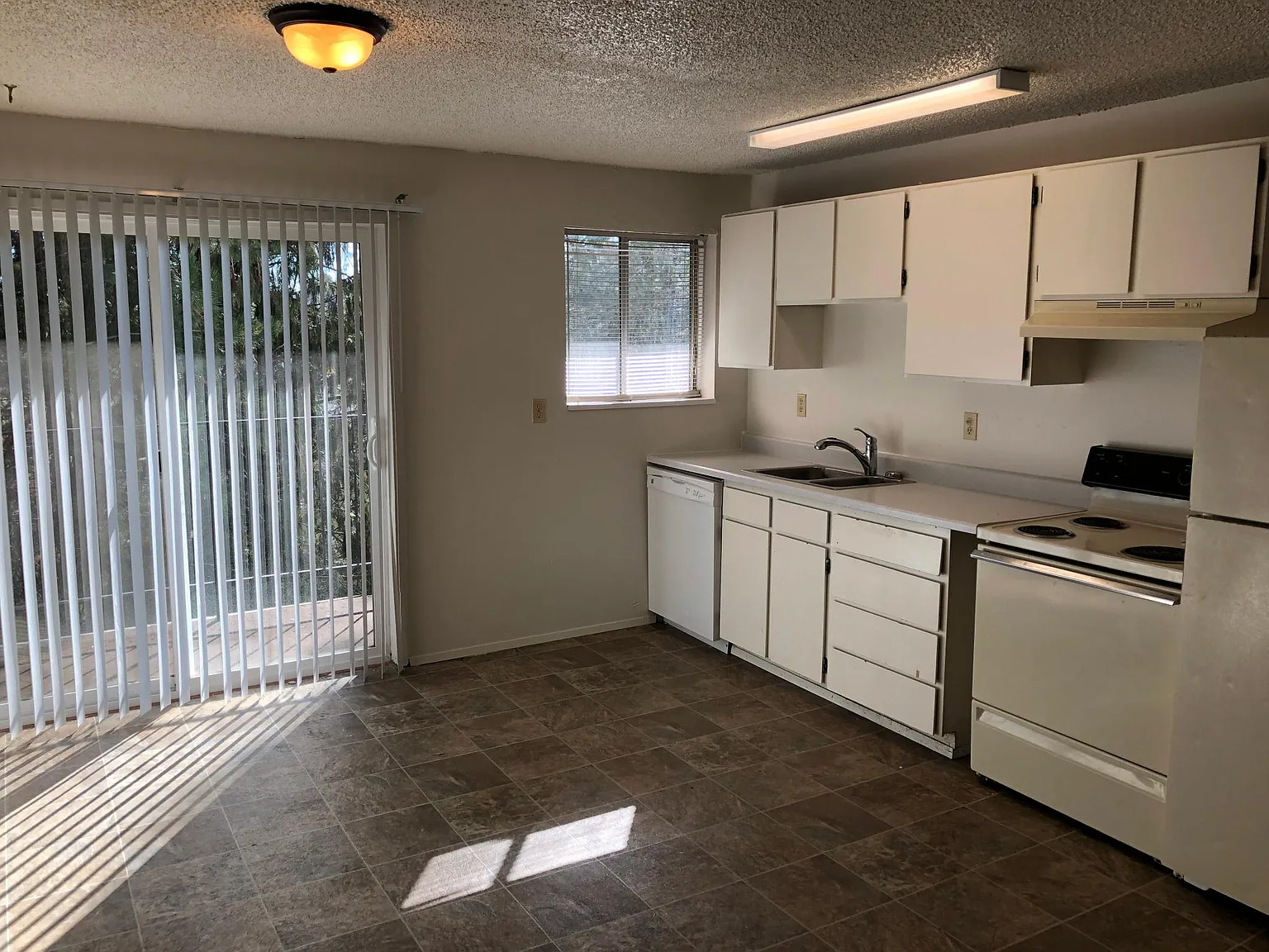 4 bed, 1050 sqft, $1,200 — Photo 3