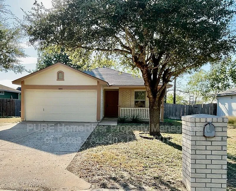 3 bed, 2.0 bath, 1028 sqft, $1,700 — Photo 1