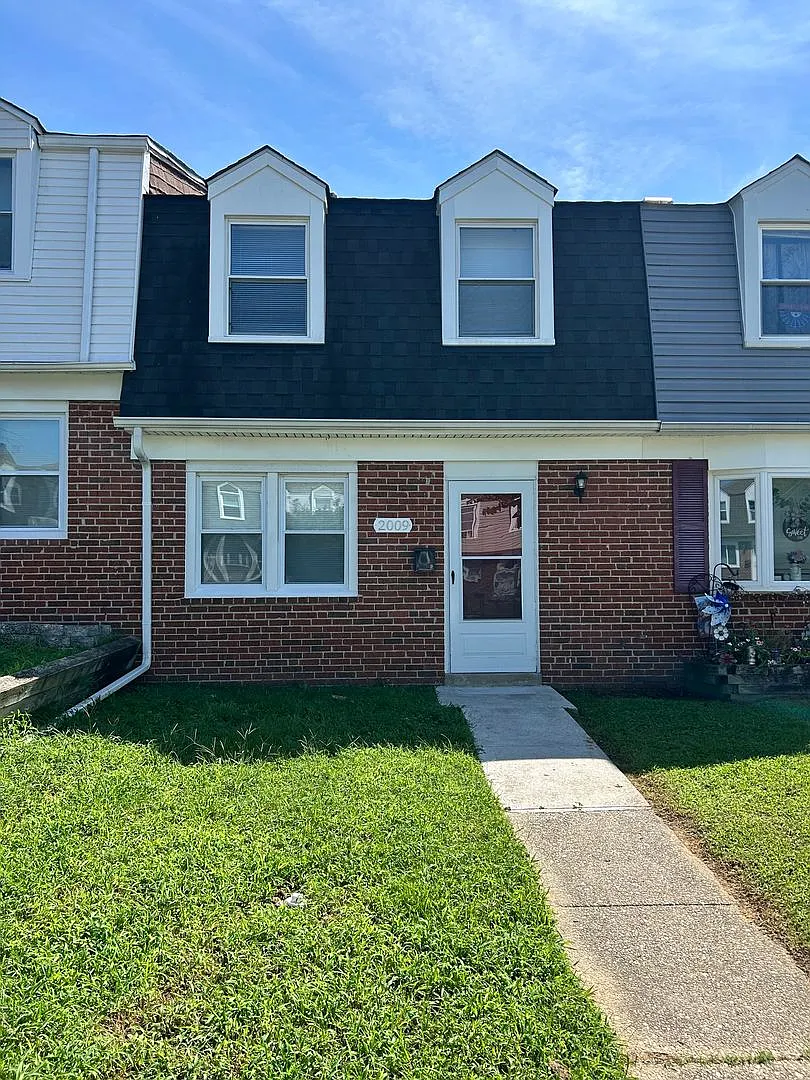 Dundalk - 3 bedrooms and 1 baths Available! — Photo 1
