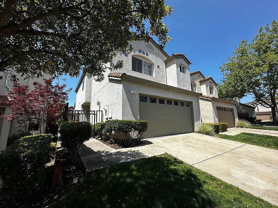 1105 Vista Pointe Cir