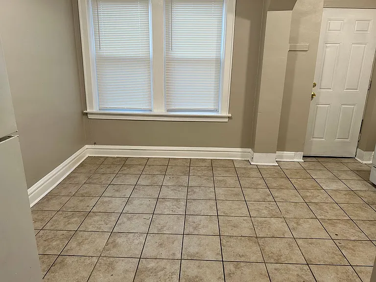 5041 W 18th St #10 — Photo 2