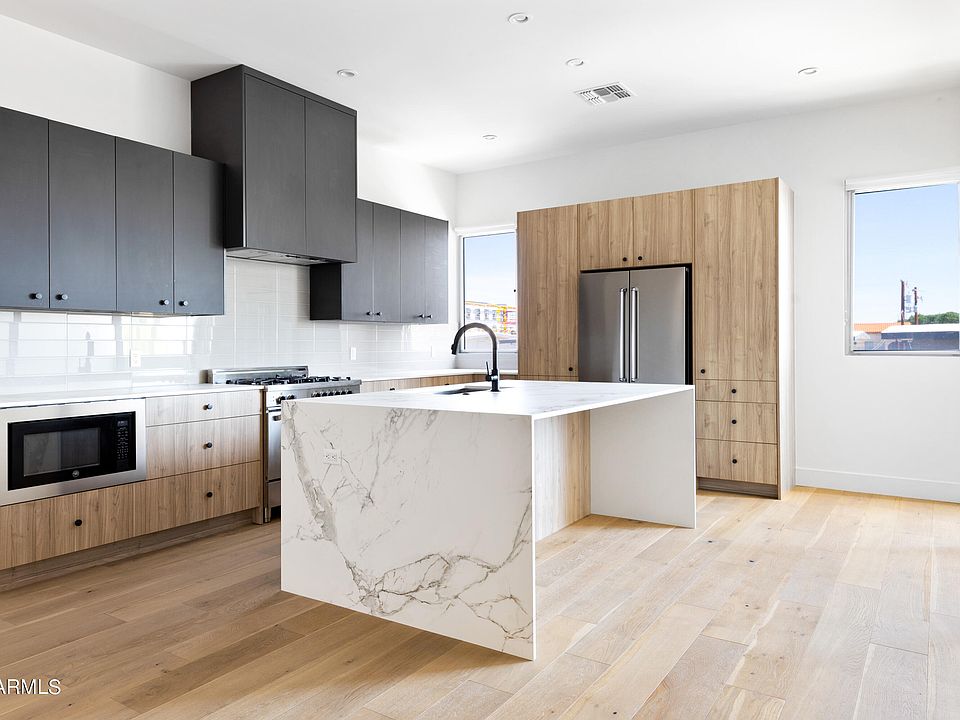 1st image of 3150 E GLENROSA Avenue #3