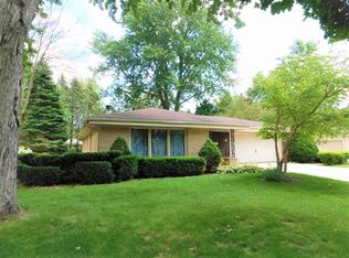1032 Nelson Dr, Port Washington, WI