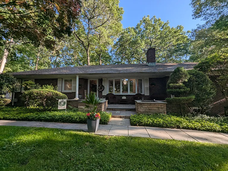 28 Brookfield Rd — Photo 1