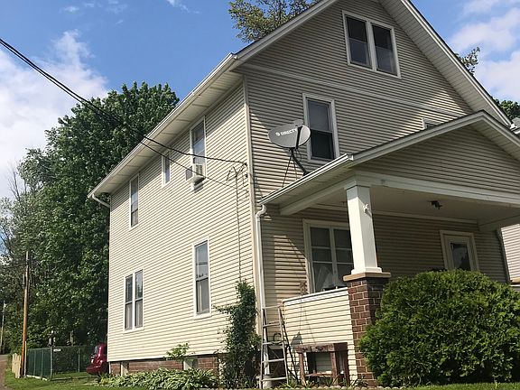 3rd image of 126 Pearl St