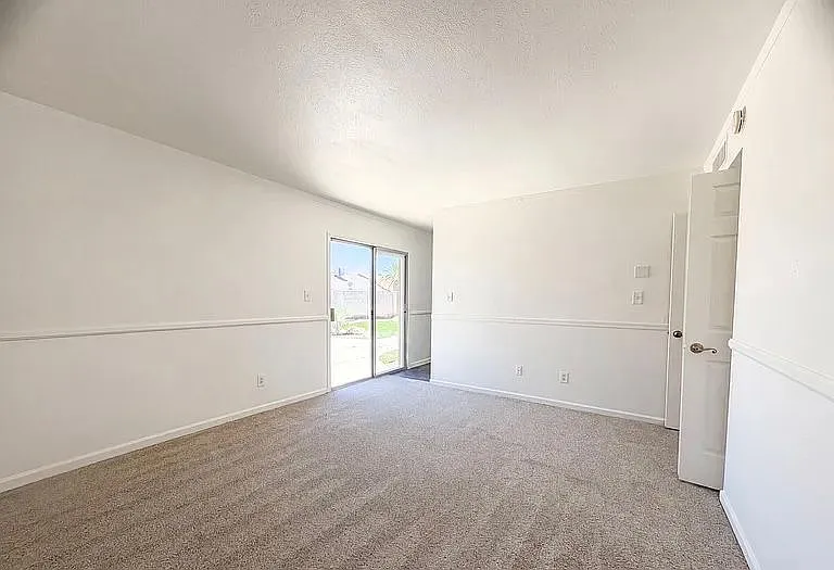 1304 W Alamo Dr — Photo 9