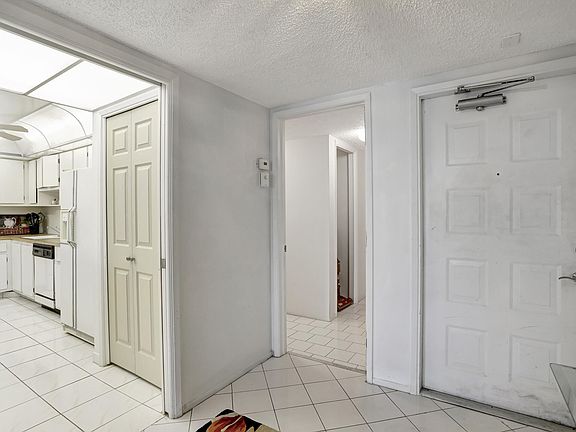 3rd image of 3980 Oaks Clubhouse Drive #206