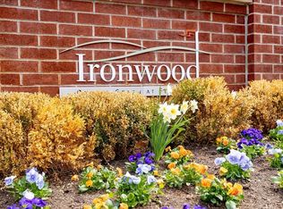 36 Village Rd APT 108, Middleton, MA 01949