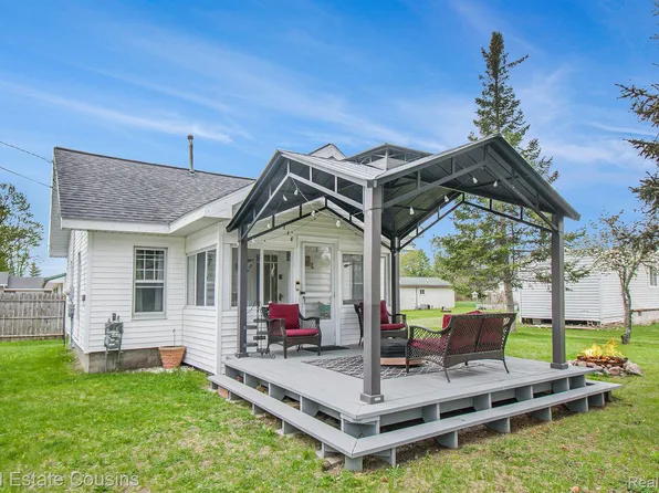 116 Alma Ln, Houghton Lake, MI 48629