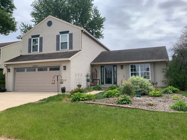 30W071 Kensington Dr, Warrenville, IL 60555