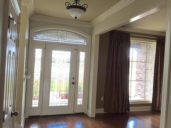 3rd image of 14320 Maywood Dr