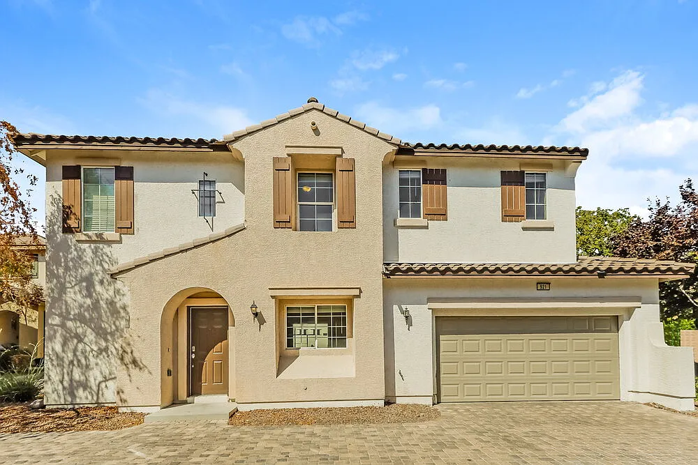 3 bed, 3.0 bath, 1364 sqft, $2,055 — Photo 1