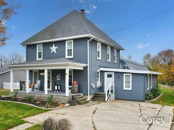 43 Center St, Saranac, MI 48881