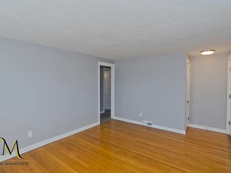 320 Island Pond Rd — Photo 7