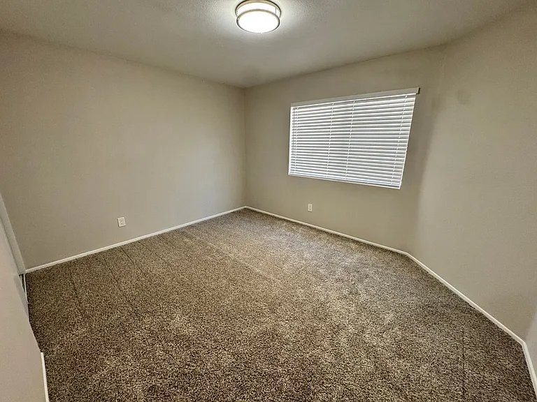 11806 Carlisle Ct — Photo 10