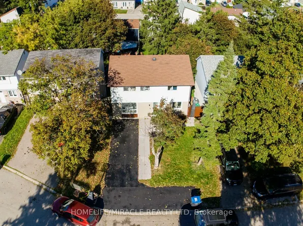 10 Habitat Sq, Brampton, ON L6S 1X7