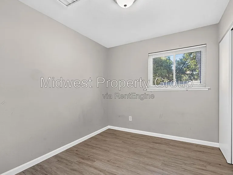 690 Central Pkwy — Photo 10