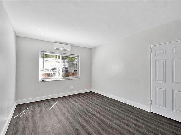 3rd image of 1535 Jefferson Ave APT 7