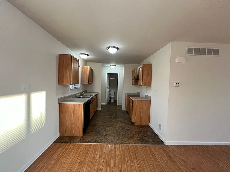 3 Bedroom 2 bath 2 car garage house — Photo 11