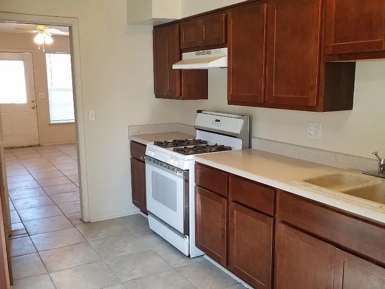 420 NW 80th St — Photo 3